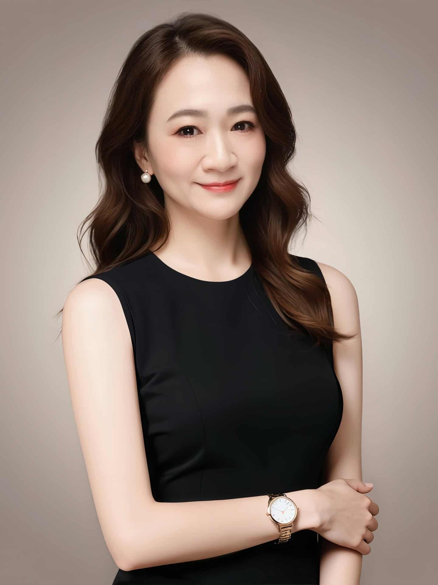 Home 4 Confident woman in black dress, representing professional consulting services.